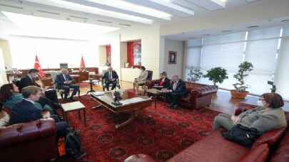 Kılıçdaroğlu, Sosyalist Enternasyonel Başkanı Papandreu ile birlikte