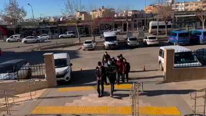 Şanlıurfa’da parklardaki bank demirlerini çalan 4 şüphelinden 3’ü tutuklandı