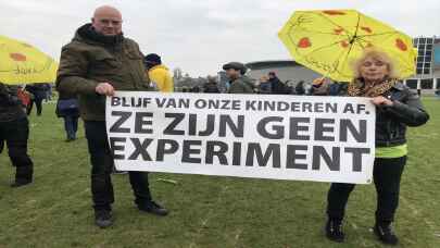 Hollanda’da Kovid19 kısıtlamaları protesto edildi