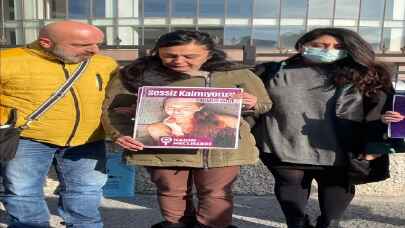 Tüfekle oynarken kız arkadaşını öldürdü
