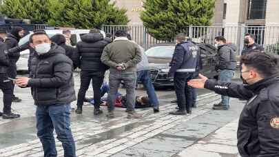 İstanbul’da bıçaklı saldırıya uğrayan polis memuru yaralandı