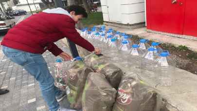 Balıkesir’de yüksekokul öğrencileri sokak hayvanları için gönüllü oldu