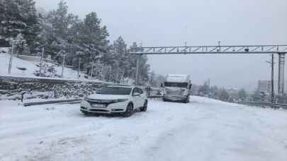 Adana’nın yüksek kesimlerinde kar yağışı etkili oluyor