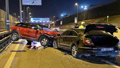 Beyoğlu’nda zincirleme trafik kazası