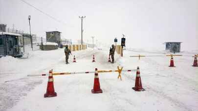 VanÇatak kara yolu trafiğe kapatıldı