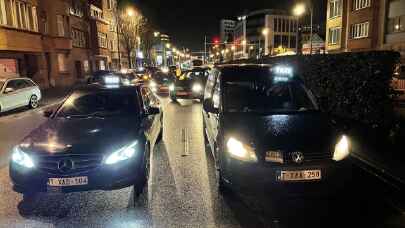 Brüksel’de taksicilerden Uber protestosu