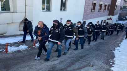 Kayseri merkezli kaçakçılık operasyonunda yakalanan 11 zanlı adliyede