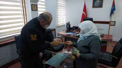 Yaşlı çifti dolandırdı, jandarma tarafından yakalandı