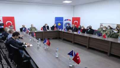 Türk askerinden Kosova’ya eğitim alanında destek