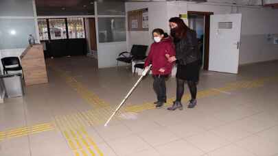 Görme engelli piyanist İrem’e en güzel karne hediyesi