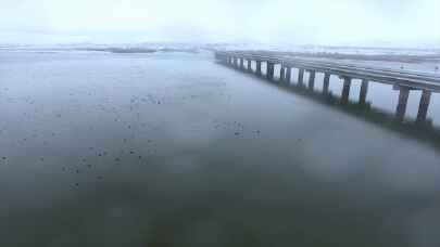 Çorum’da Kızılırmak Nehri’nin bir bölümü buz tuttu