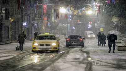 İstanbul’da kar yağışı aralıklarla devam ediyor