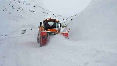 Tunceli-Ovacık ile Tunceli-Hozat kara yolları kar ve tipi nedeniyle ulaşıma kapatıldı
