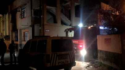 Adana’da içerisinde çocukların bulunduğu ev kundaklandı
