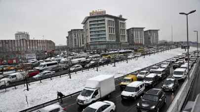 GÜNCELLEME  İstanbul’da kar yağışı hayatı olumsuz etkiliyor