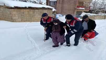 Kar nedeniyle mahsur kalan hasta zor anlar yaşadı