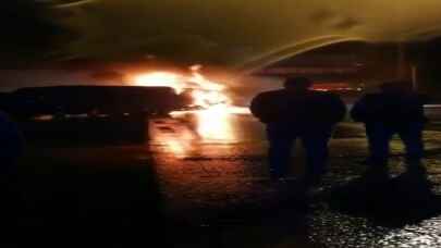 Mersin’de 3 aracın karıştığı kazada tırda sıkışan sürücü hayatını kaybetti