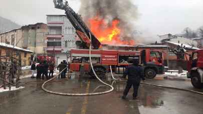 Karabük’te üç ev ve bir iş yeri yangında kullanılamaz hale geldi