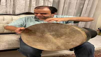 İranlı âmâ sanatçı 15’ten fazla müzik aleti çalıyor 