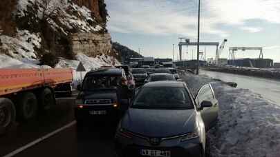 Zonguldak-İstanbul kara yolunda heyelan!