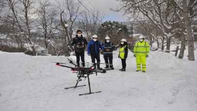 Dronla tespit edilen elektrik arızalarına anında müdahale ediyorlar