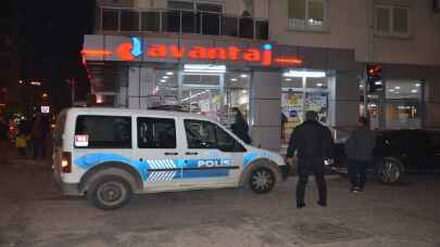 Boşandığı eşini baltayla yaraladı!