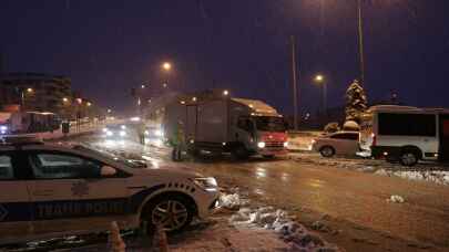 Denizli’de kar nedeniyle ulaşımda aksama yaşanıyor