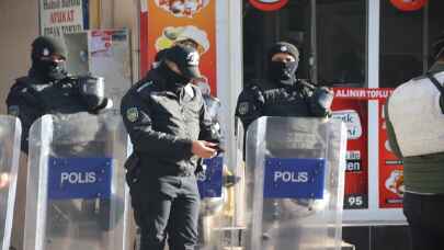 İHD Diyarbakır Şube Sekreteri, terör soruşturmasında gözaltına alındı