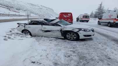 Malatya’da tıra çarpan otomobildeki 4 kişi yaralandı