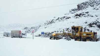 Antalya’da kar ve tipide mahsur kalan 5 kişi kurtarıldı