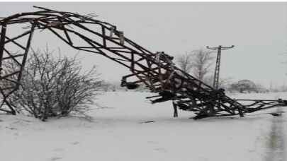 Isparta’da zarar gören elektrik telleri ve trafolar onarılıyor