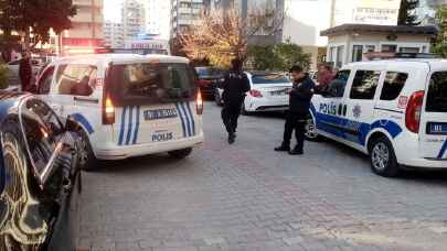 Adana’da bir kişinin yaralandığı silahlı kavga kameraya yansıdı