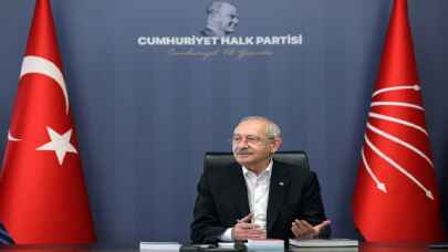 Kılıçdaroğlu gazetecilerle bir arada