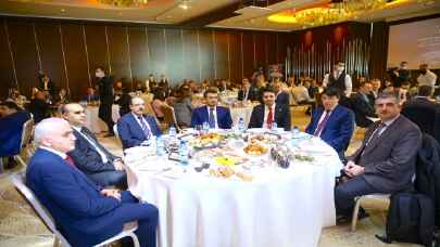 Baykar Teknoloji Lideri Bayraktar, Azerbaycan’da Türkiye mezunları ile buluştu: