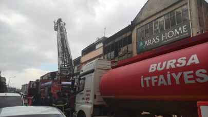 Bursa’da mobilya imalathanesinde yangın
