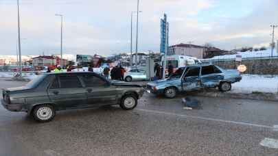 Samsun’da iki otomobilin çarpışması sonucu 4 kişi yaralandı 