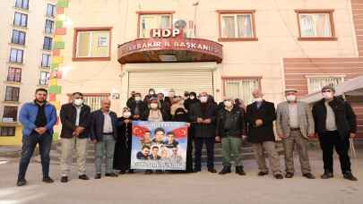 Diyarbakır anneleri Gara şehitlerini andı 