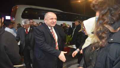 Zafer Partisi Genel Başkanı Özdağ, Adana’da partililerle bir araya geldi