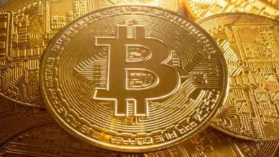 Bitcoin zirveyi gördü