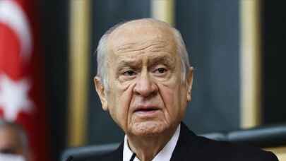 Devlet Bahçeli' den Sezen Aksu'ya sert tepki!