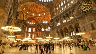 İBB Ayasofya'yı müze olarak göstermeye devam ediyor