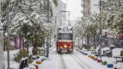 İstanbul'a kar geliyor! Meteoroloji saat verdi!