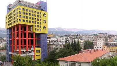 Türkiye'de bulunan Dünya'nın en saçma binası yıkılıyor!