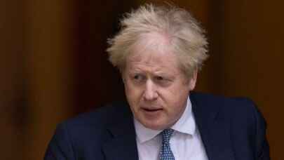 Boris Johnson istifa dalgasında