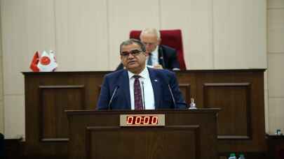 KKTC Başbakanı Sucuoğlu, yeni hükümetin programını Meclis'te okudu