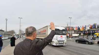 Üsküdar'dan İdlib'e 100 tırlık yardım konvoyu yola çıktı 