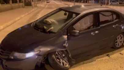 Adıyaman'da sürücü refüje çarptı 