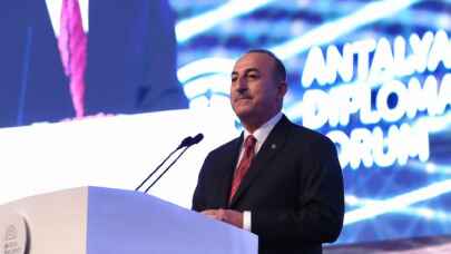 Bakan Çavuşoğlu: Barış çabaları diplomasiyle sürecek