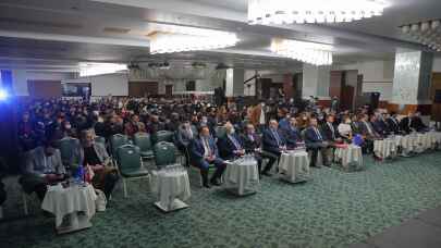 DİYARBAKIR - AK Partili Özhaseki, Bağlar Belediyesi'ni ziyaretinde konuştu