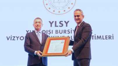 Cumhurbaşkanı Yardımcısı Fuat Oktay, YLSY bursiyerleriyle buluştu